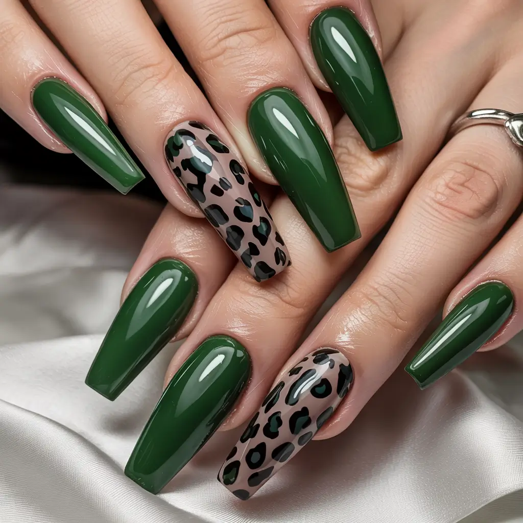 August nails color Jungle Chic