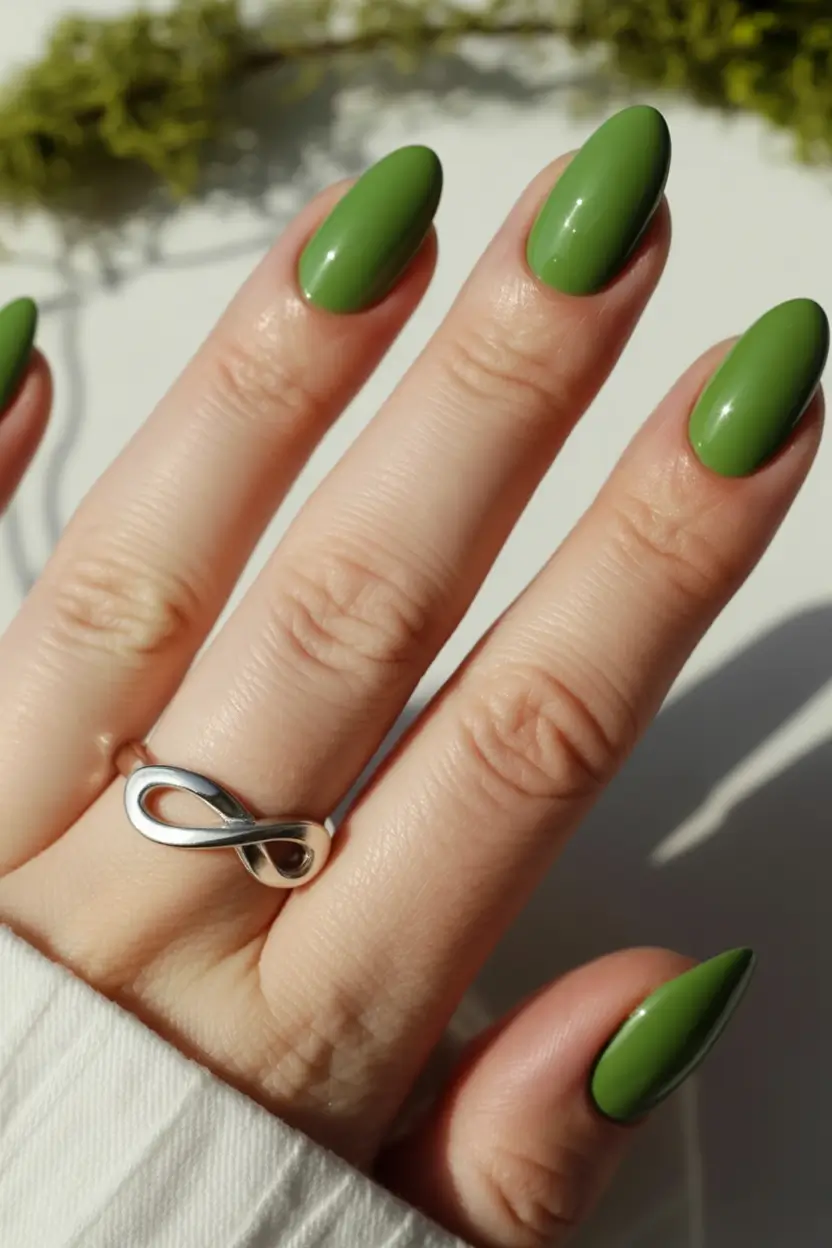 fall nails oval shape Fresh Moss Green Shine