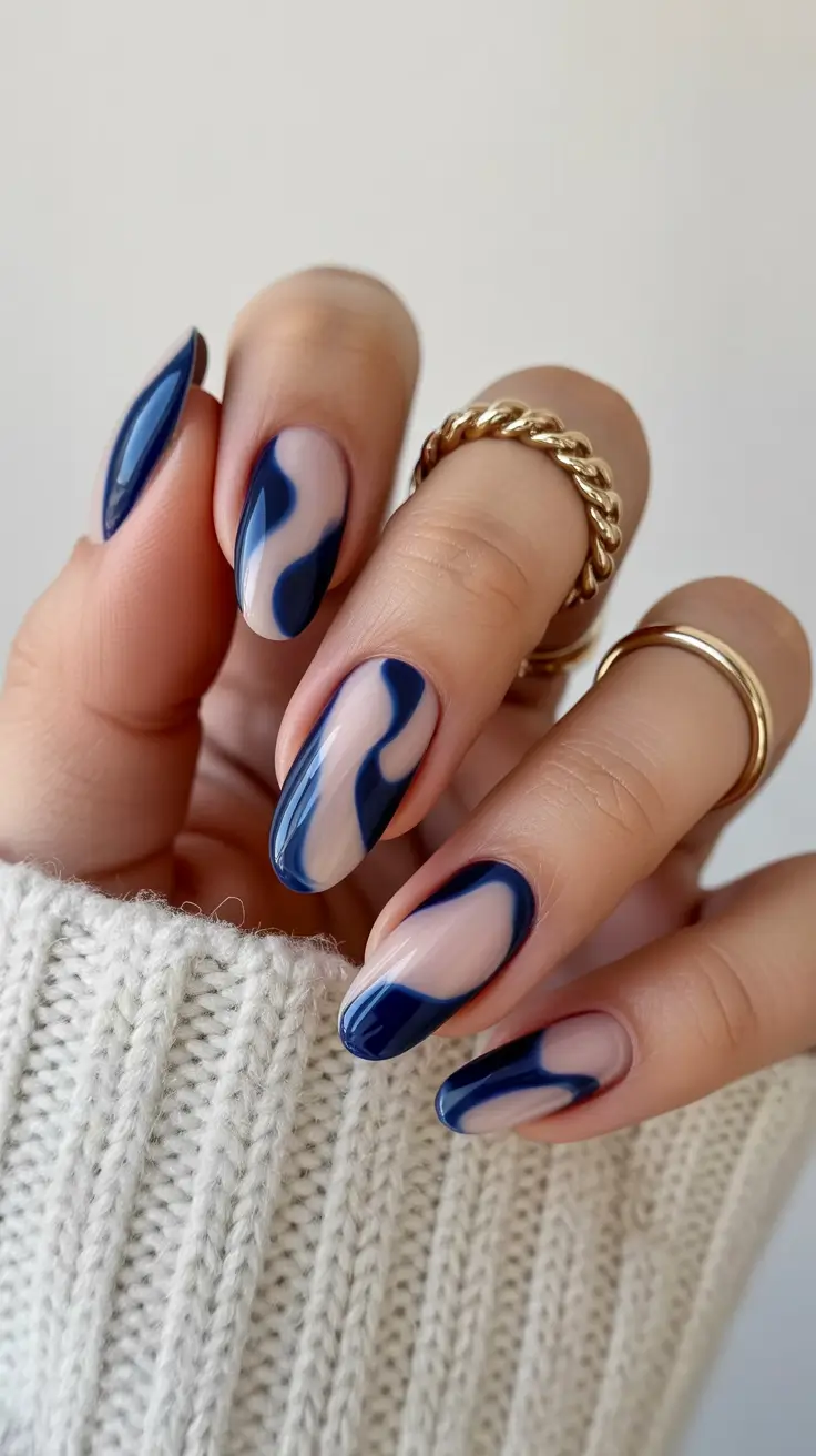 blue-winter-nails-2025-2026-Winter-Flow-Nude-Meets-Navy