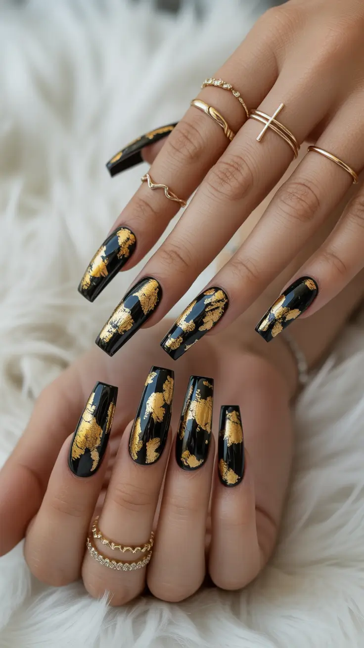 winter nails - new color trends Black & Gold Opulence