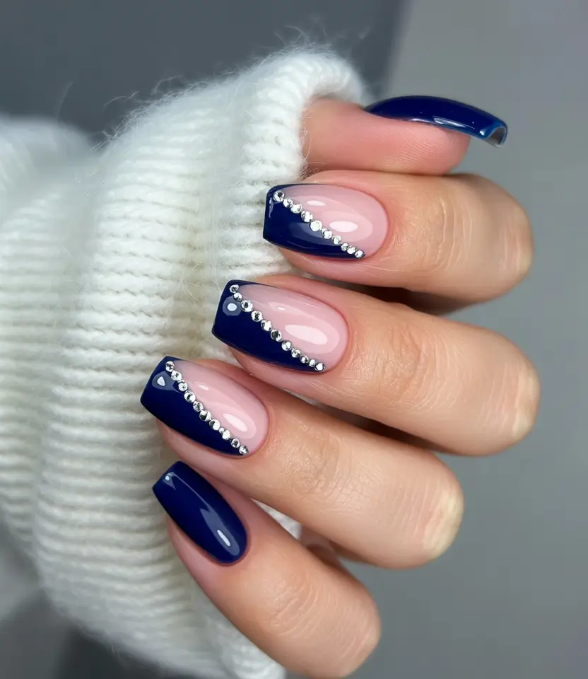 winter-nails-ideas-Midnight-Blue-with-Crystal-Lines