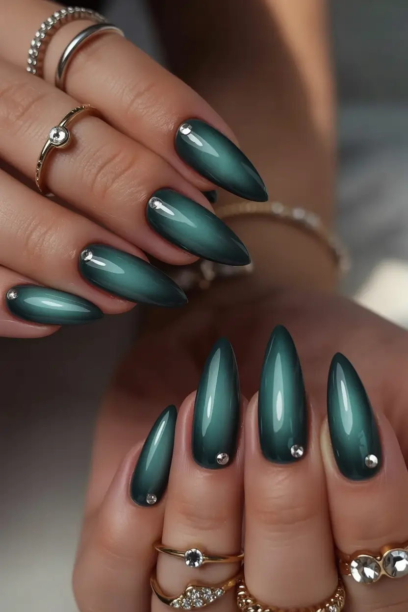 February nails Deep Green Gloss Classy