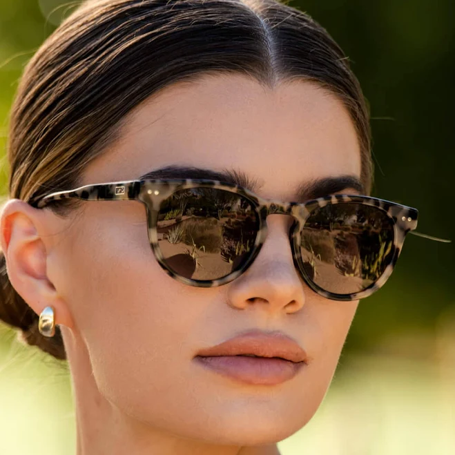 accessory Tate Classic Round Polarized Sunglasses with Brown Gradient Lenses WMP Eyewear $49