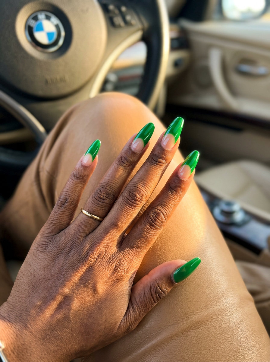 Sapphire Cat-Eye Nails 2026 | Glamorous Party Look Sapphire velvet cat-eye nails for dark skin 2026. Glamorous and mysterious for parties and date nights.