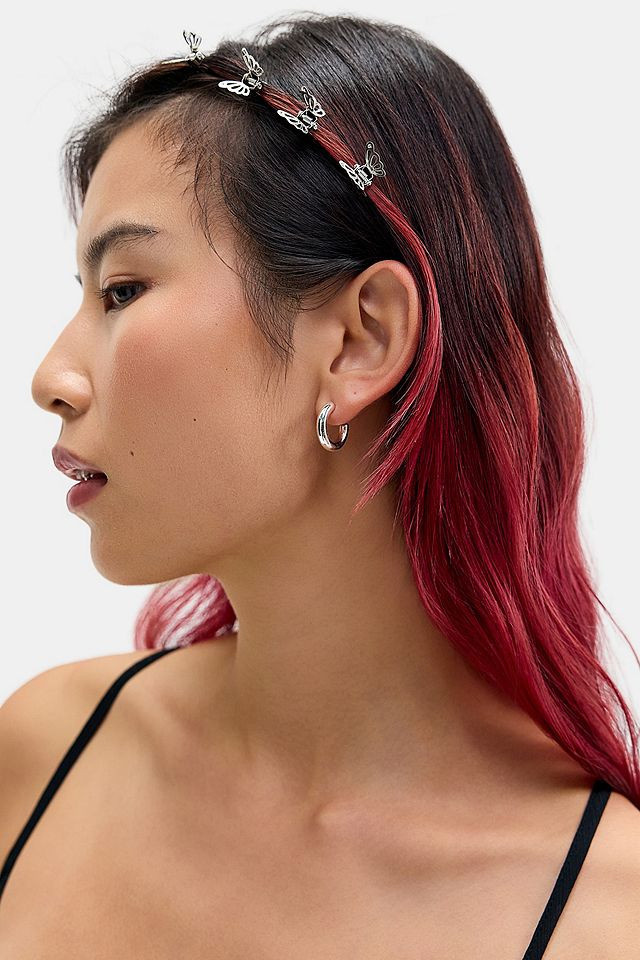 Shoulder-Length Dark Hair With Red Highlights and Silver Clips Shoulder-Length Dark Hair With Red Highlights and Silver Clips — Butterfly Hair Clip Hairstyles 2027