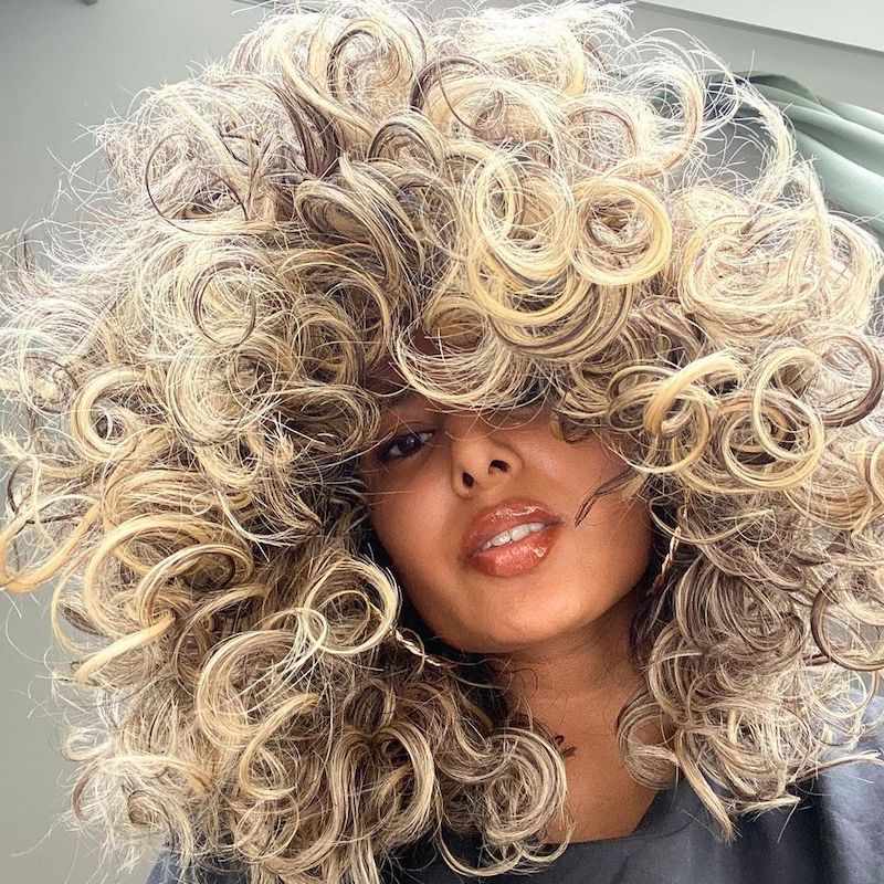 Beige Blonde Collarbone Cut with Curtain Bangs — Lowlights 2027