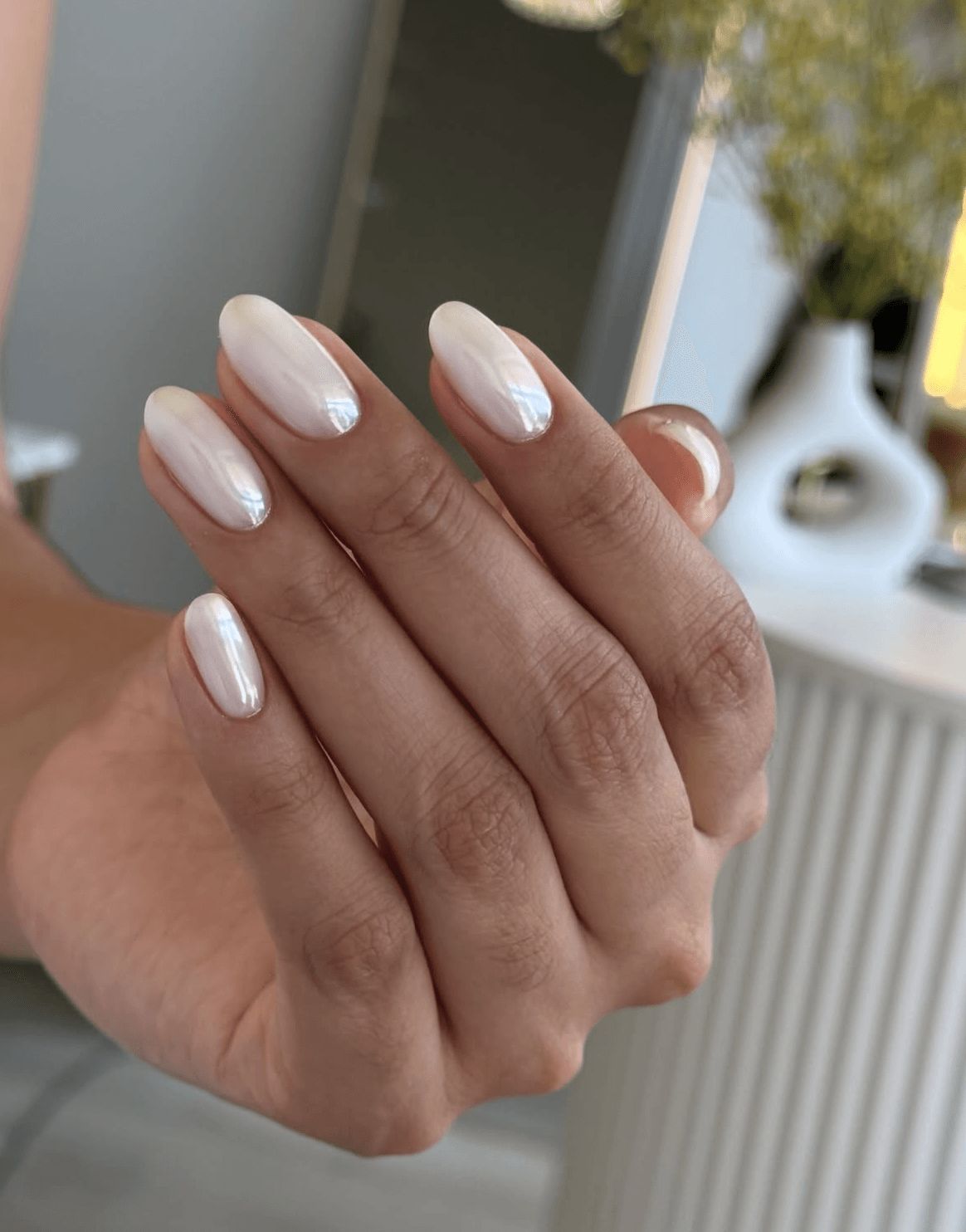 Warm Vanilla Pearlescent Chrome Nails Warm Vanilla Pearlescent Chrome Nails — Off White Nails 2027