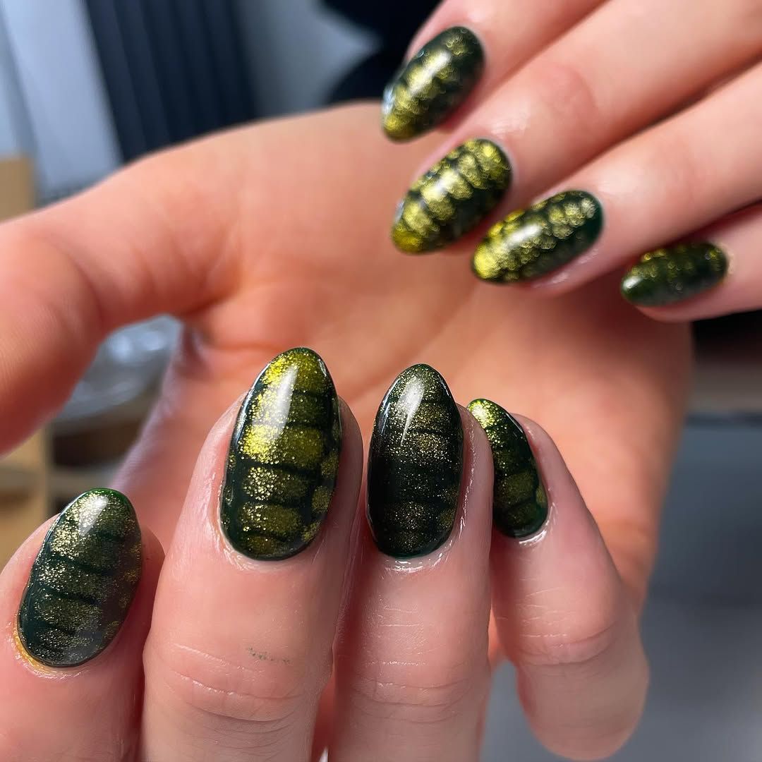 Dark Green Metallic Gold Shimmer Snake Medium Oval Dark Green Metallic Gold Shimmer Snake Medium Oval — Snake Print Nails 2027
