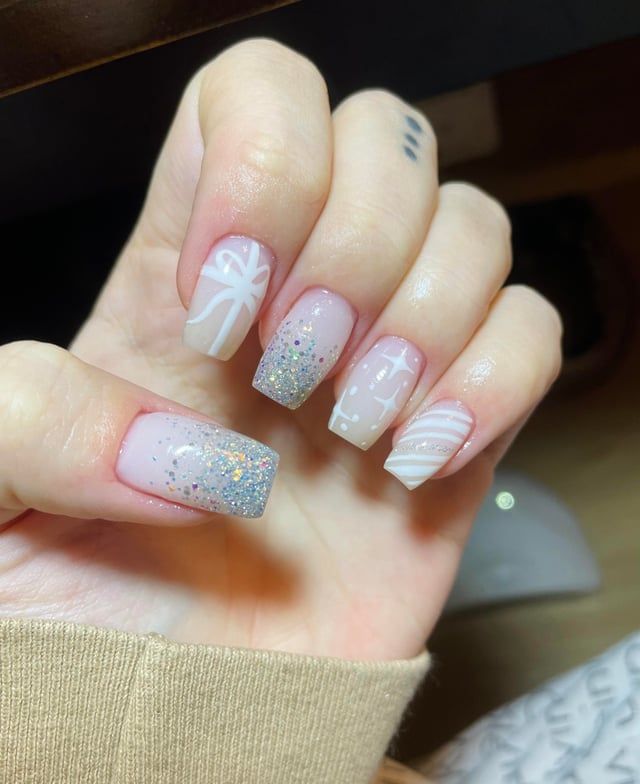 White Bow and Glitter Gradient Nails White Bow and Glitter Gradient Nails — Winter Wonderland Nails 2027