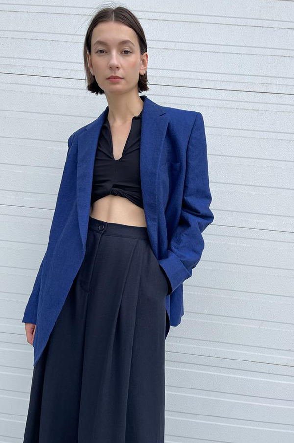 Smart Casual Outfit Idea — Navy Blue Linen Pants Outfits 2027