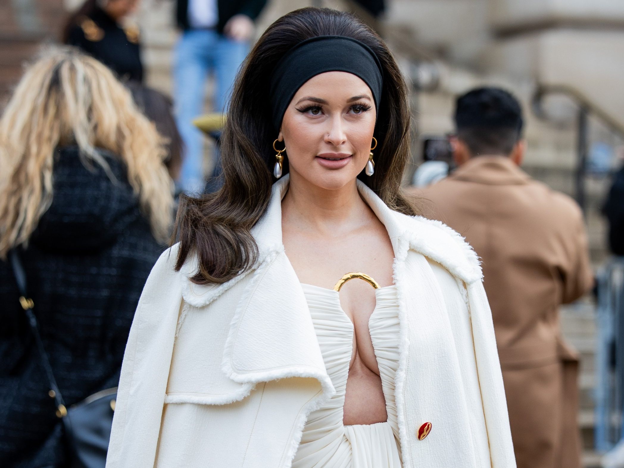 Fashion-Forward White Coat and Wide Headband Statement — Headband Outfits 2027