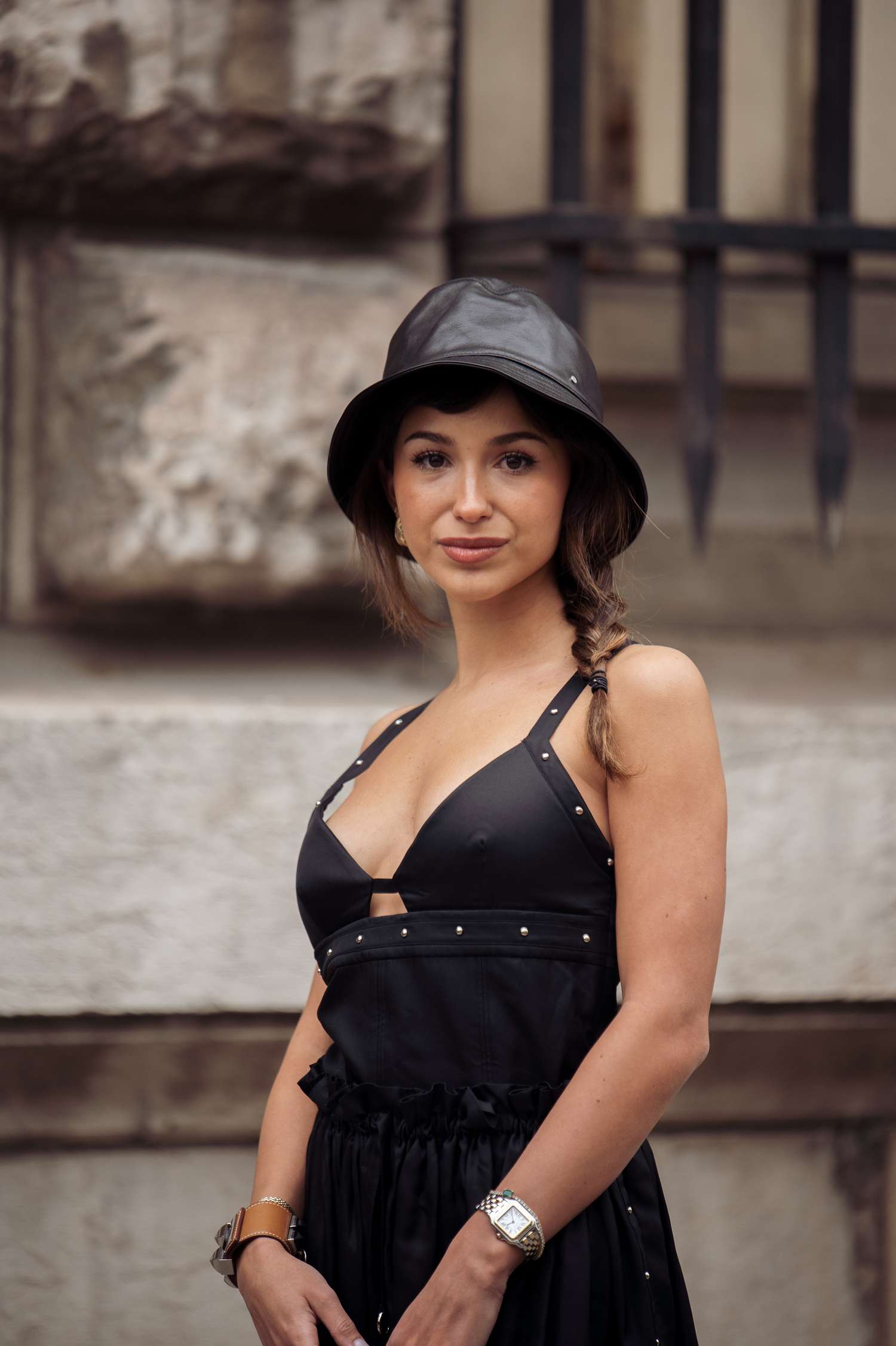 Collarbone Wavy Brunette With Curtain Bangs — Bucket Hat Hairstyles 2027