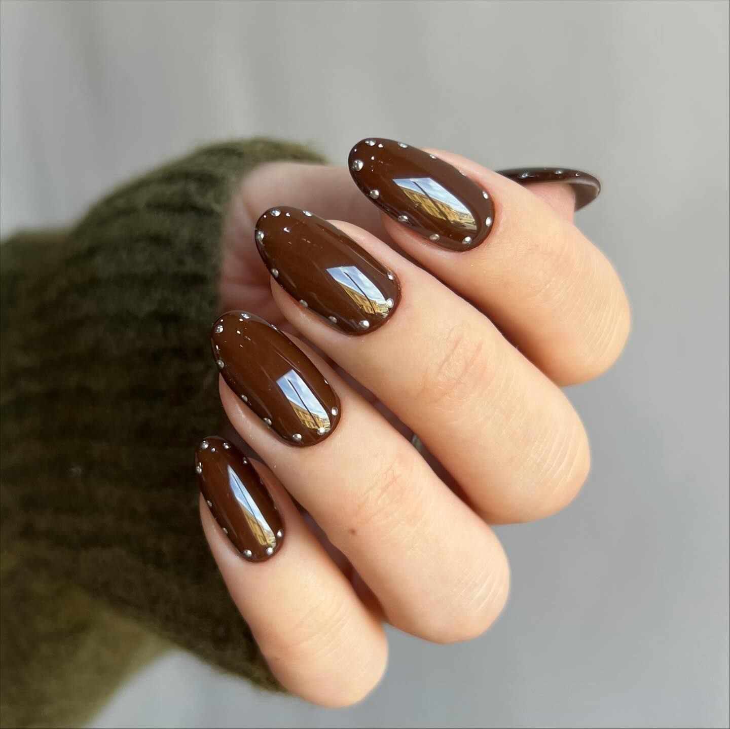 Espresso Brown with Silver Studded Cuticle Espresso Brown with Silver Studded Cuticle — Brown Nails 2027
