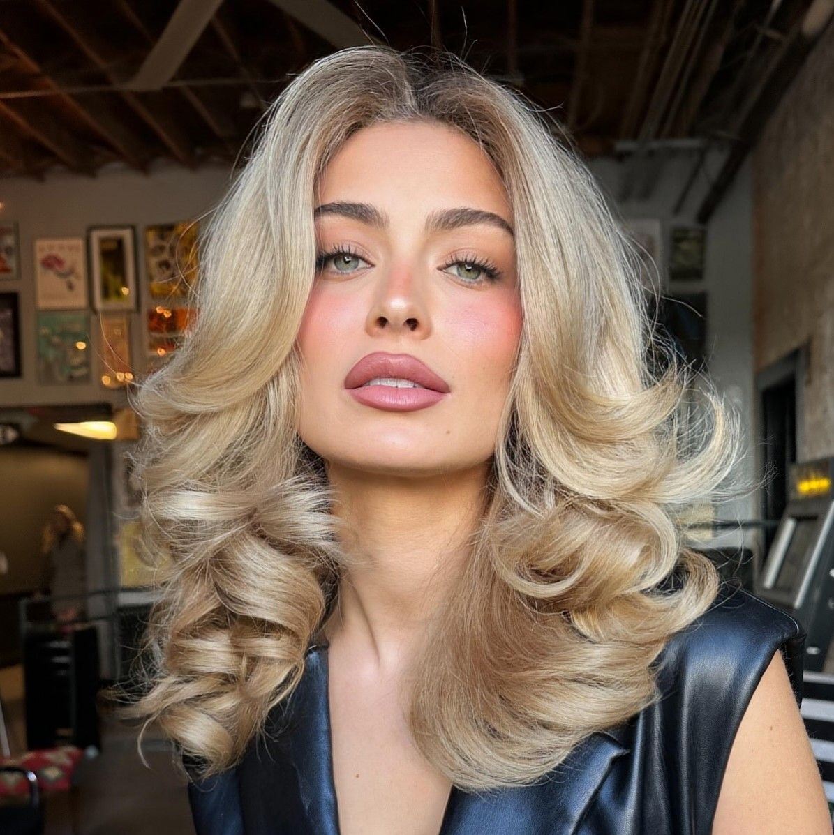 Collarbone Ash Blonde With Creamy Highlights Collarbone Ash Blonde With Creamy Highlights — Old Money Hair Color 2027
