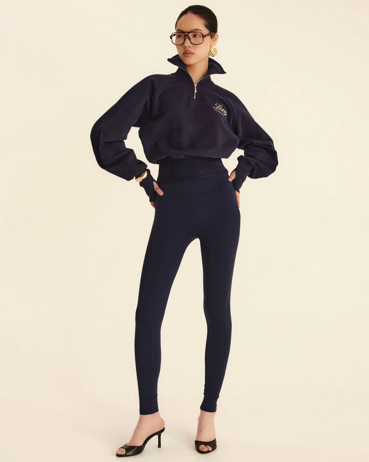 Navy Velour Zip-Up Sweatshirt Contrasts Fitted Leggings for Streetwear Chic — Streetwear Gym Outfits 2027