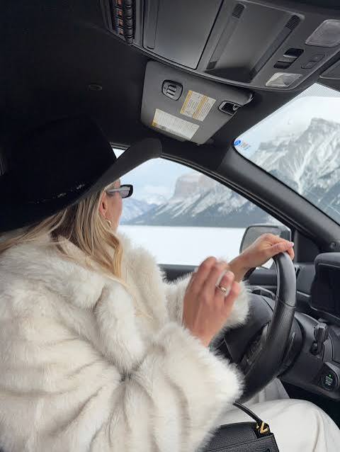 Oversized Faux Fur Coat and Cowboy Hat for Neutral Winter Chic — Winter Western Outfits 2027