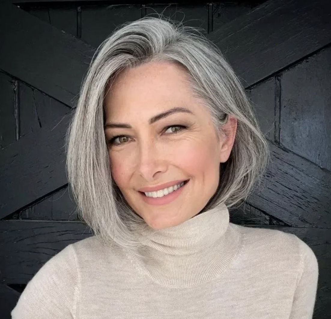 Grey Collarbone Bob With Soft Waves Grey Collarbone Bob With Soft Waves — Classic Bob 2027