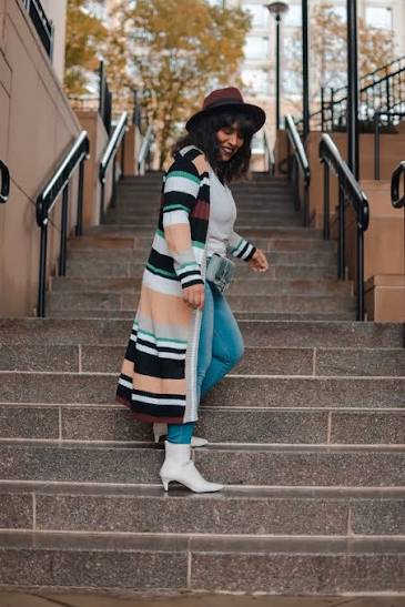 Color-Block Long Cardigan with Skinny Jeans and Fedora Color-Block Long Cardigan with Skinny Jeans and Fedora — Fall Cardigan Outfits 2026