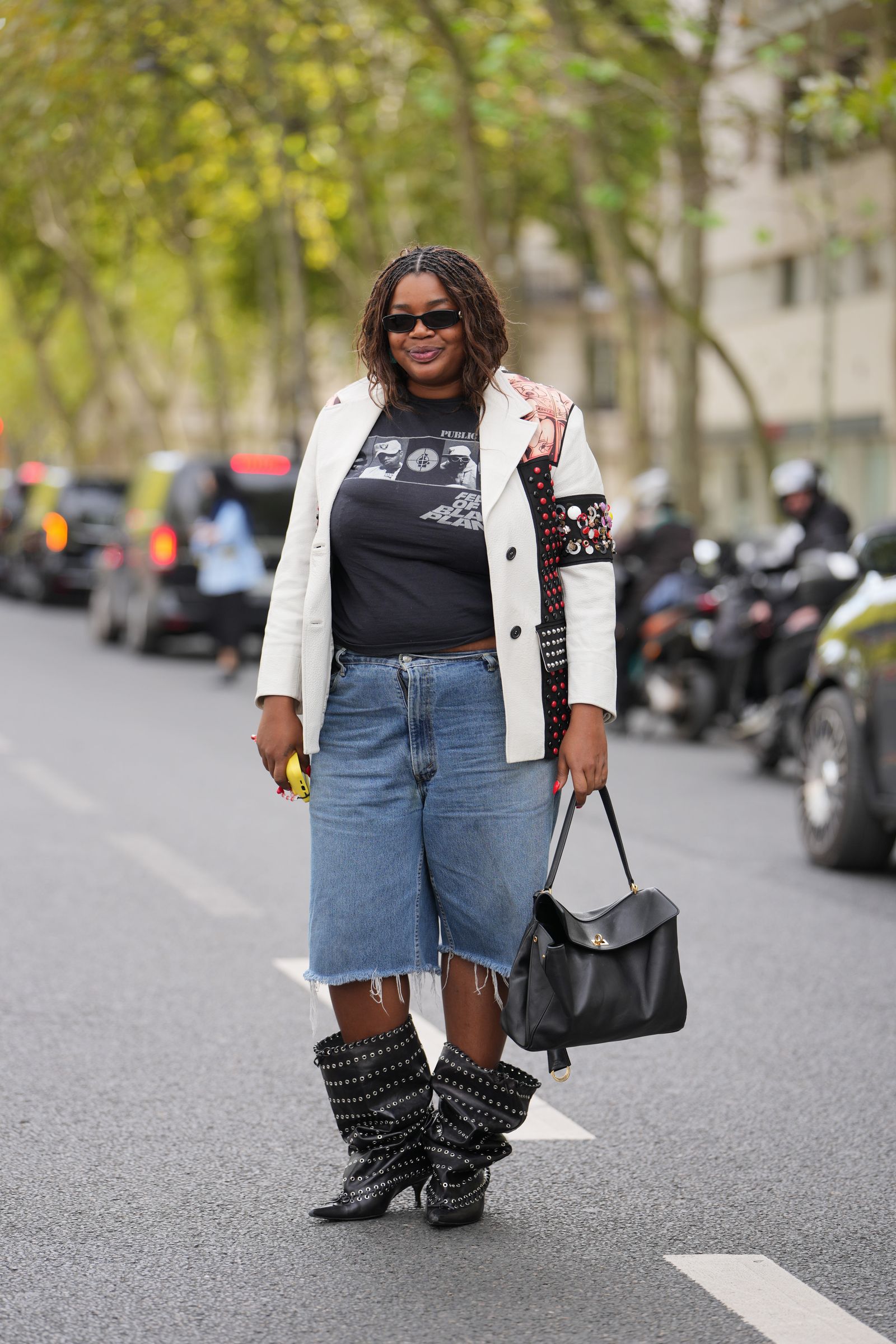Light Wash Bermuda Shorts with an Embellished Blazer Light Wash Bermuda Shorts with an Embellished Blazer — Jean Shorts Outfits 2027