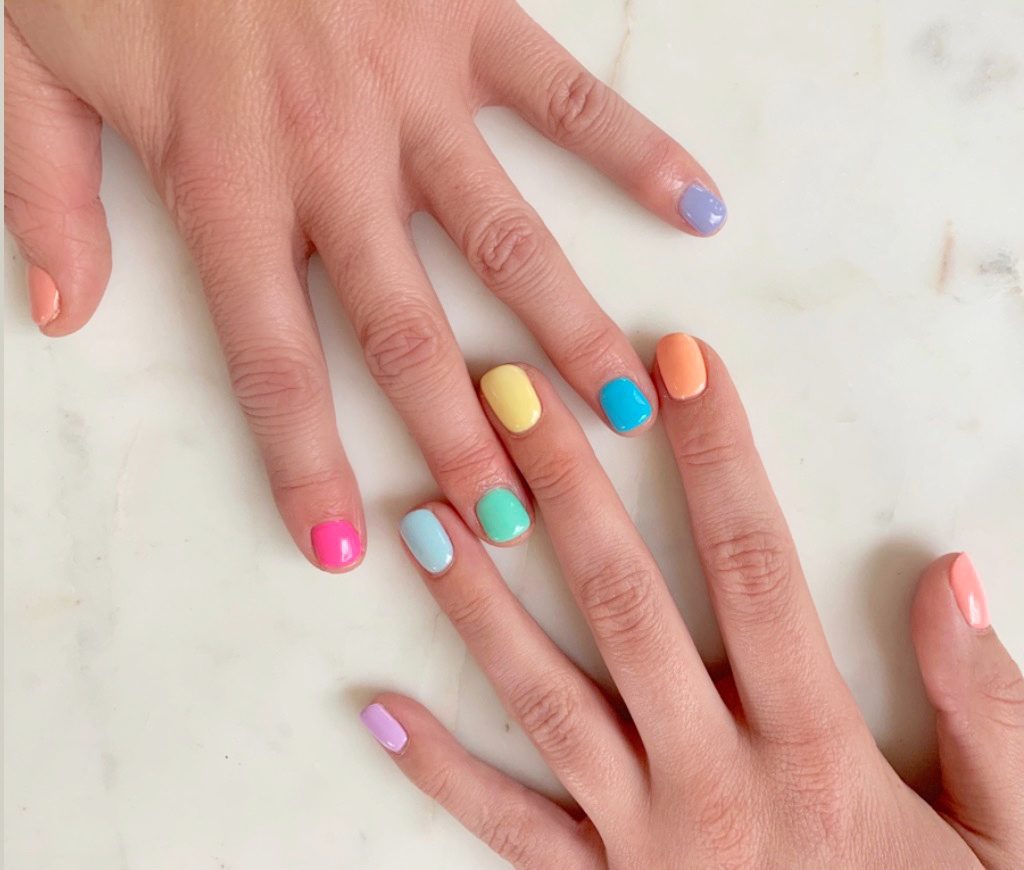 Solid Bright Multi-Color Short Round Nails Solid Bright Multi-Color Short Round Nails — Rainbow Nails 2027
