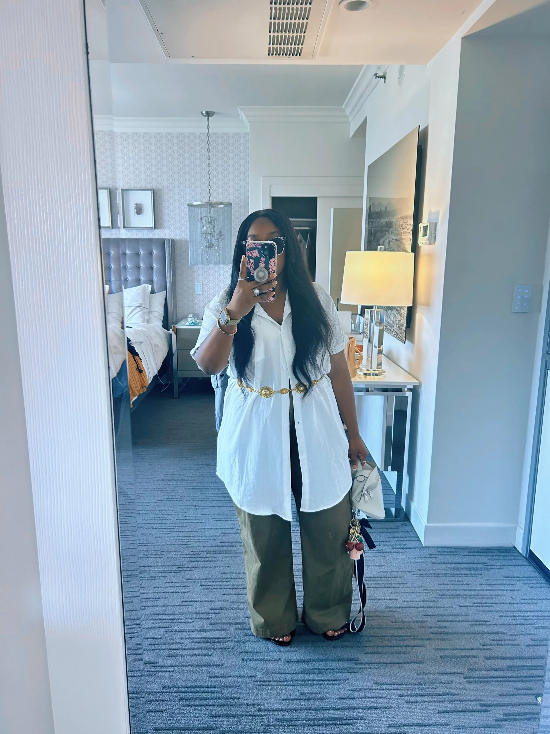 Oversized Shirt and Wide-Leg Trousers with a Chain Belt for Brunch Oversized Shirt and Wide-Leg Trousers with a Chain Belt for Brunch — Brunch Outfits 2027