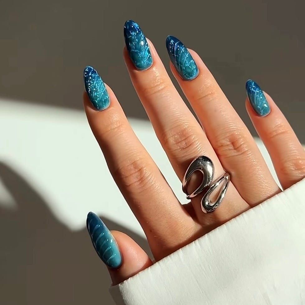 Medium Almond Blue Teal Cat-Eye Gradient — Blue Watercolor Nails 2027
