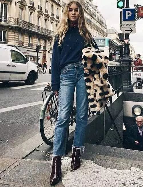 Street Style with Leopard Scarf — Mom Jeans 2027