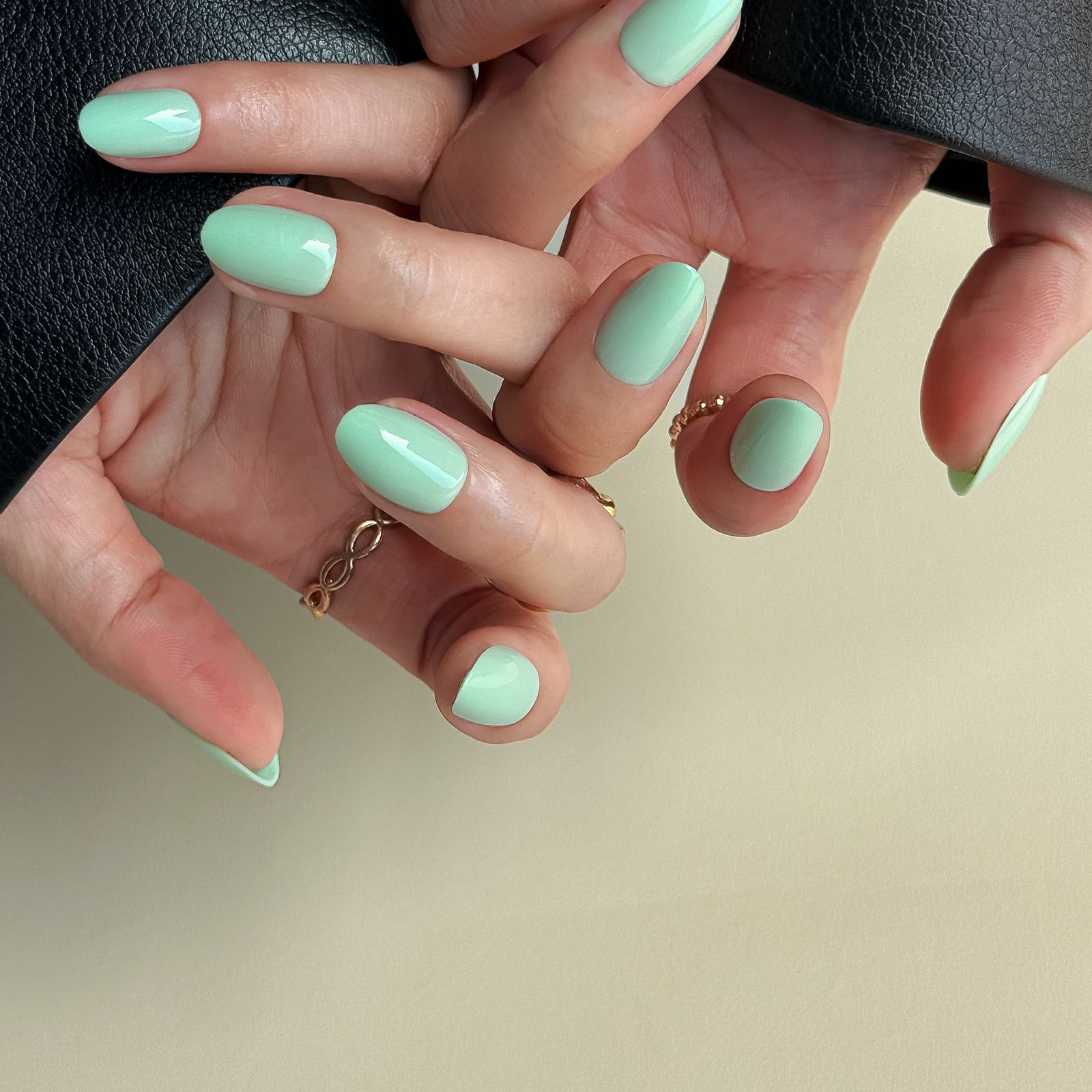 Vibrant Mint Green Glossy Short Ovals — Pastel Oval Nails 2027