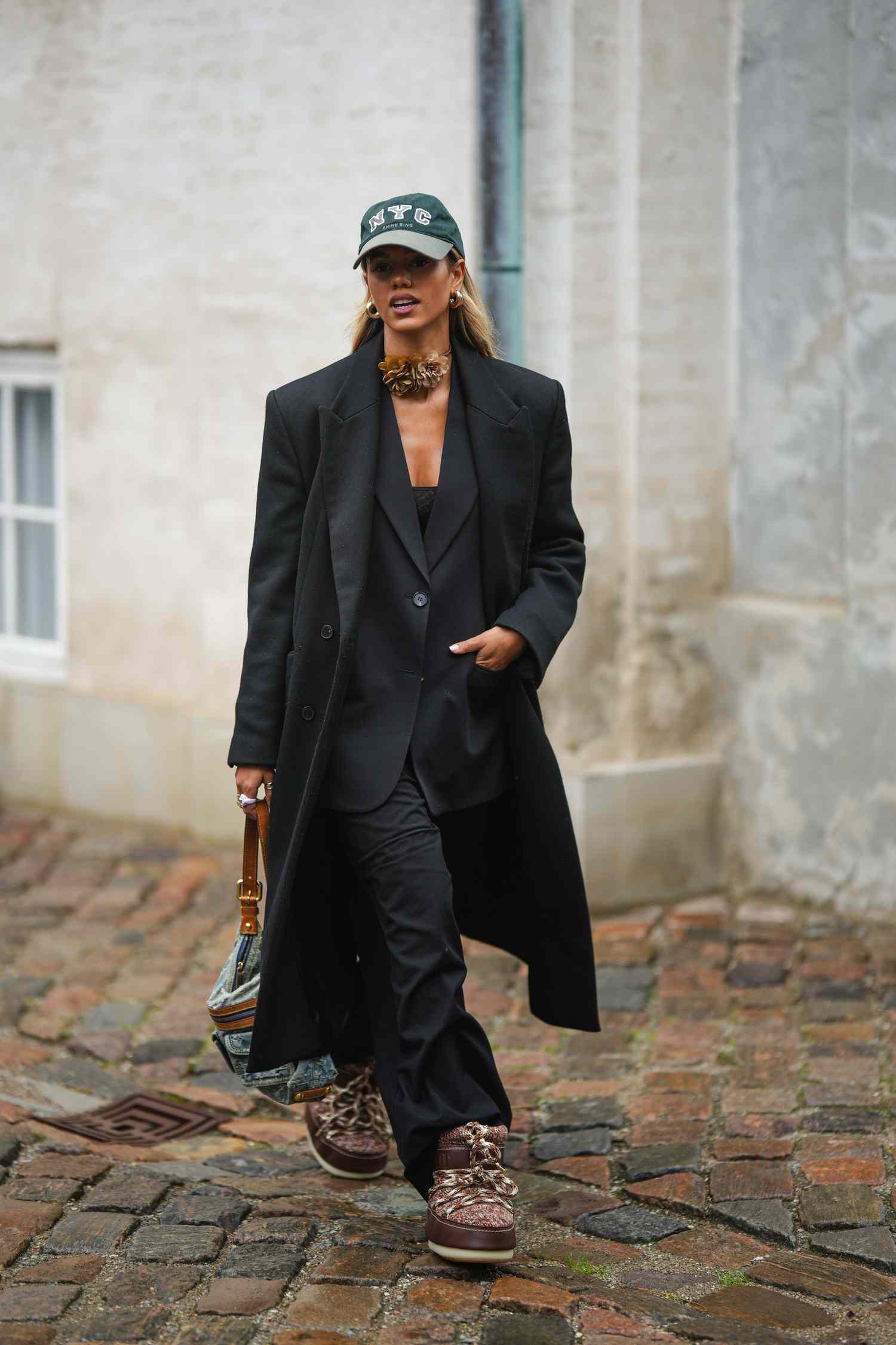Fashion-Forward City Look: Oversized Blazer with Sparkly Moon Boots — Snow Outfits 2027