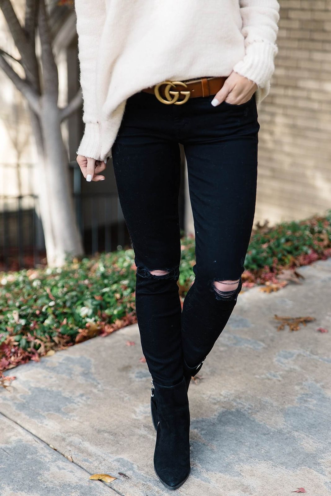 Casual Knit and Ripped Jeans with a Double G Logo Belt Casual Knit and Ripped Jeans with a Double G Logo Belt — Statement Belt Outfits 2027