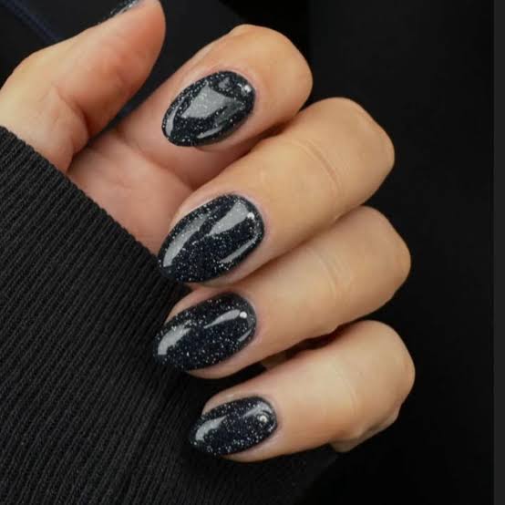 Short Oval Black Silver Glitter Nails Short Oval Black Silver Glitter Nails — Winter Black Nails 2027