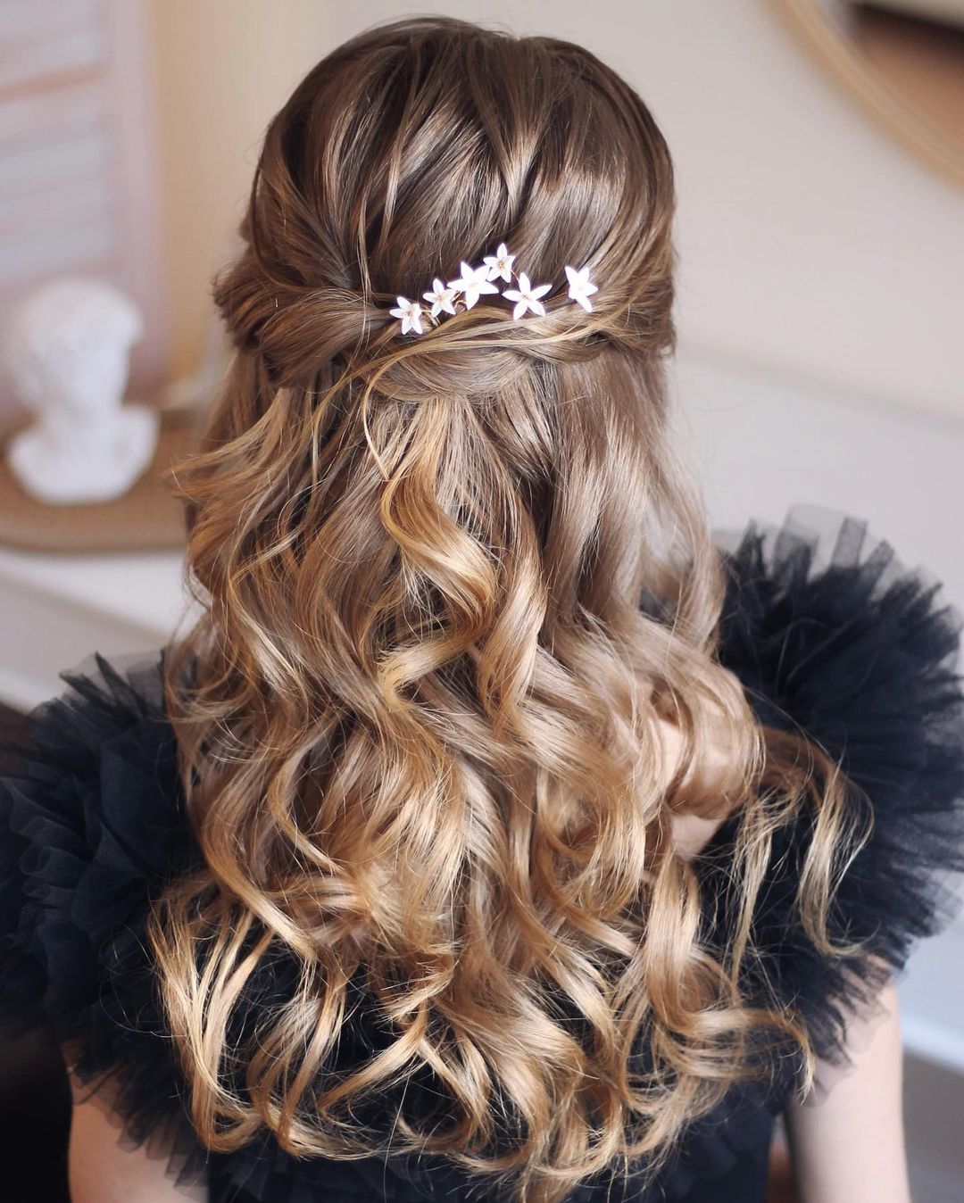 Honey Blonde Twisted Half-Up with Curls Honey Blonde Twisted Half-Up with Curls — Prom Hairstyles 2027 for Medium Hair