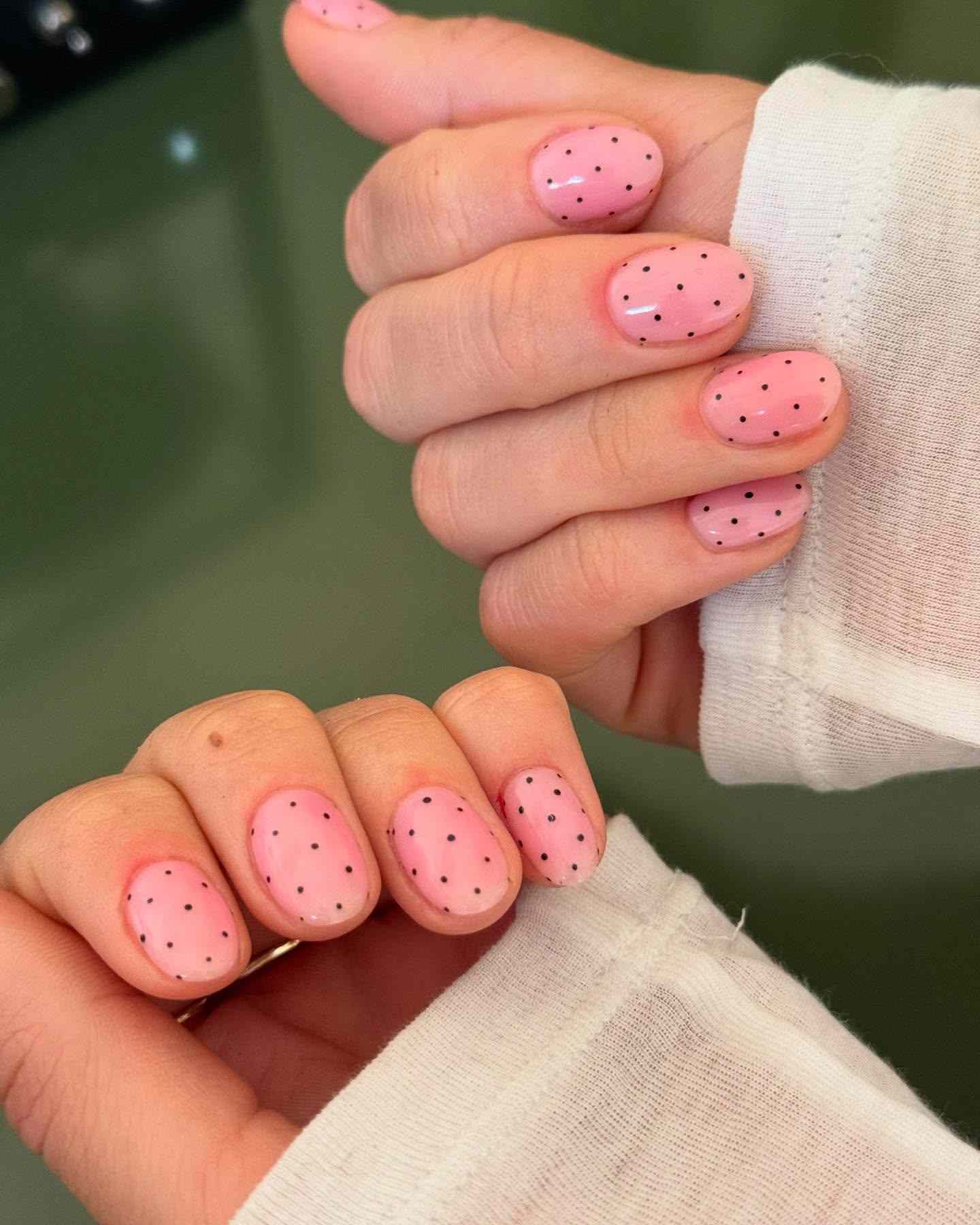 Short Oval Light Pink with Black Dots Short Oval Light Pink with Black Dots — Polka Dot Nails 2027