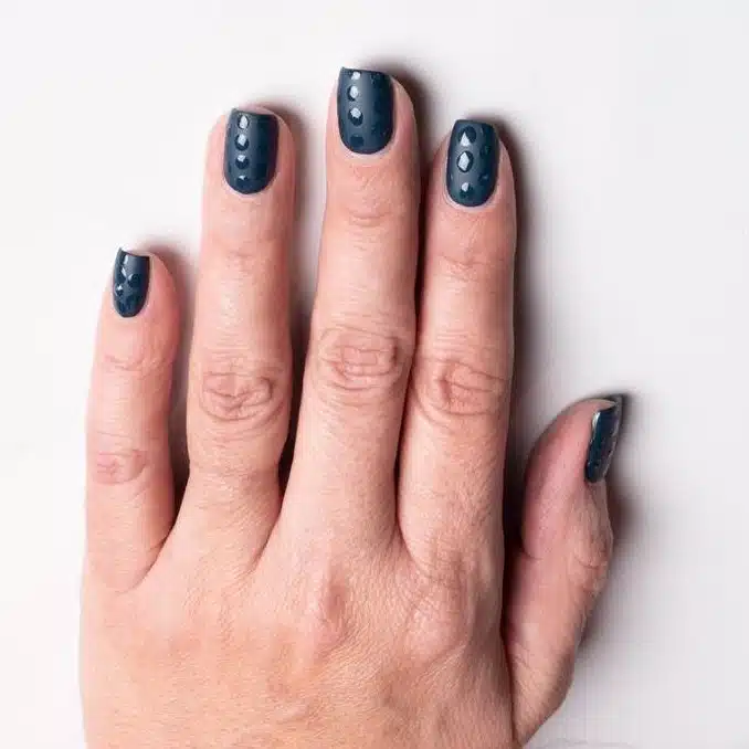 Glossy Visual Idea — Winter Dip Nails 2027