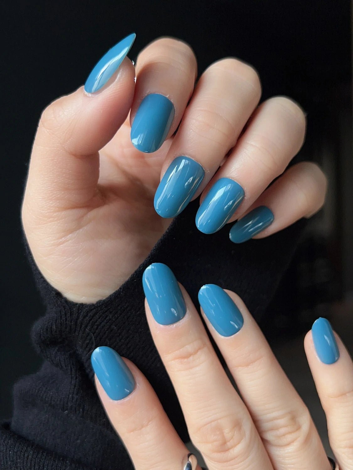 Daisy Motif On Accent Nail Visual Idea Daisy Motif On Accent Nail Visual Idea — Denim Nails 2027