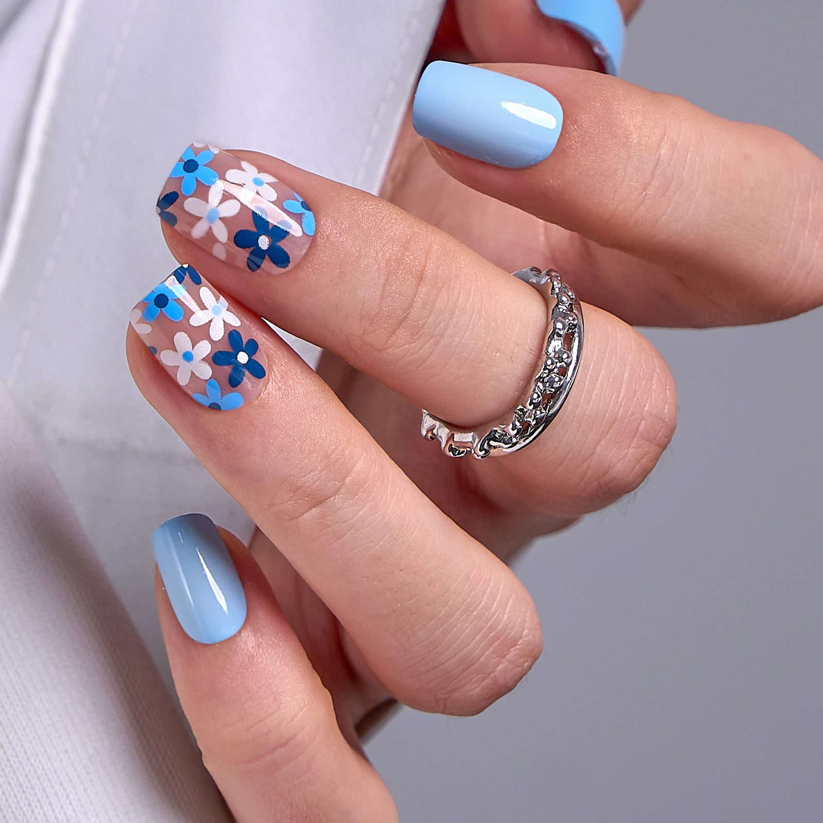 Short Squoval Blue Floral Pattern Nails Short Squoval Blue Floral Pattern Nails — Floral Nails 2027