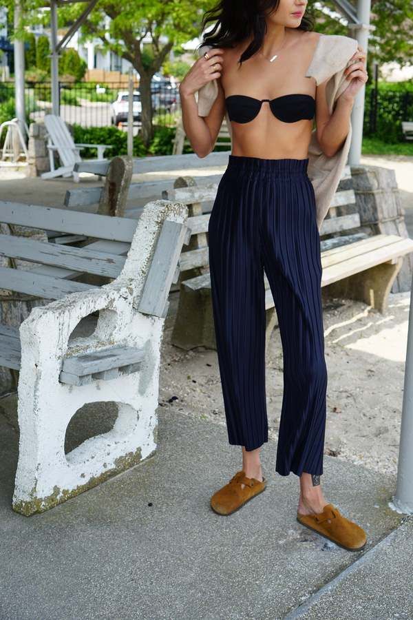 Beach Casual Outfit Idea Beach Casual Outfit Idea — Navy Blue Pleated Pants Outfits 2027
