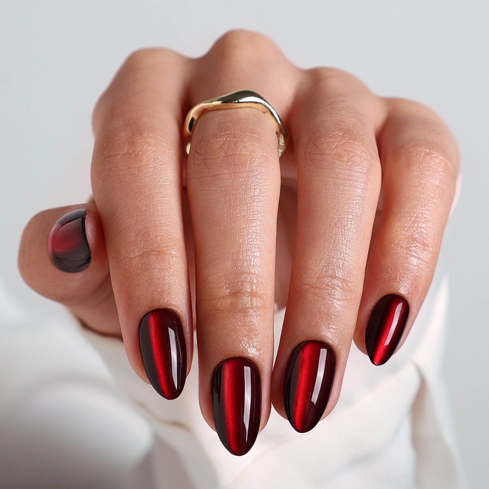 Deep Red Cat Eye Glossy Short Almond Nails Deep Red Cat Eye Glossy Short Almond Nails — Short Press On Nails 2027