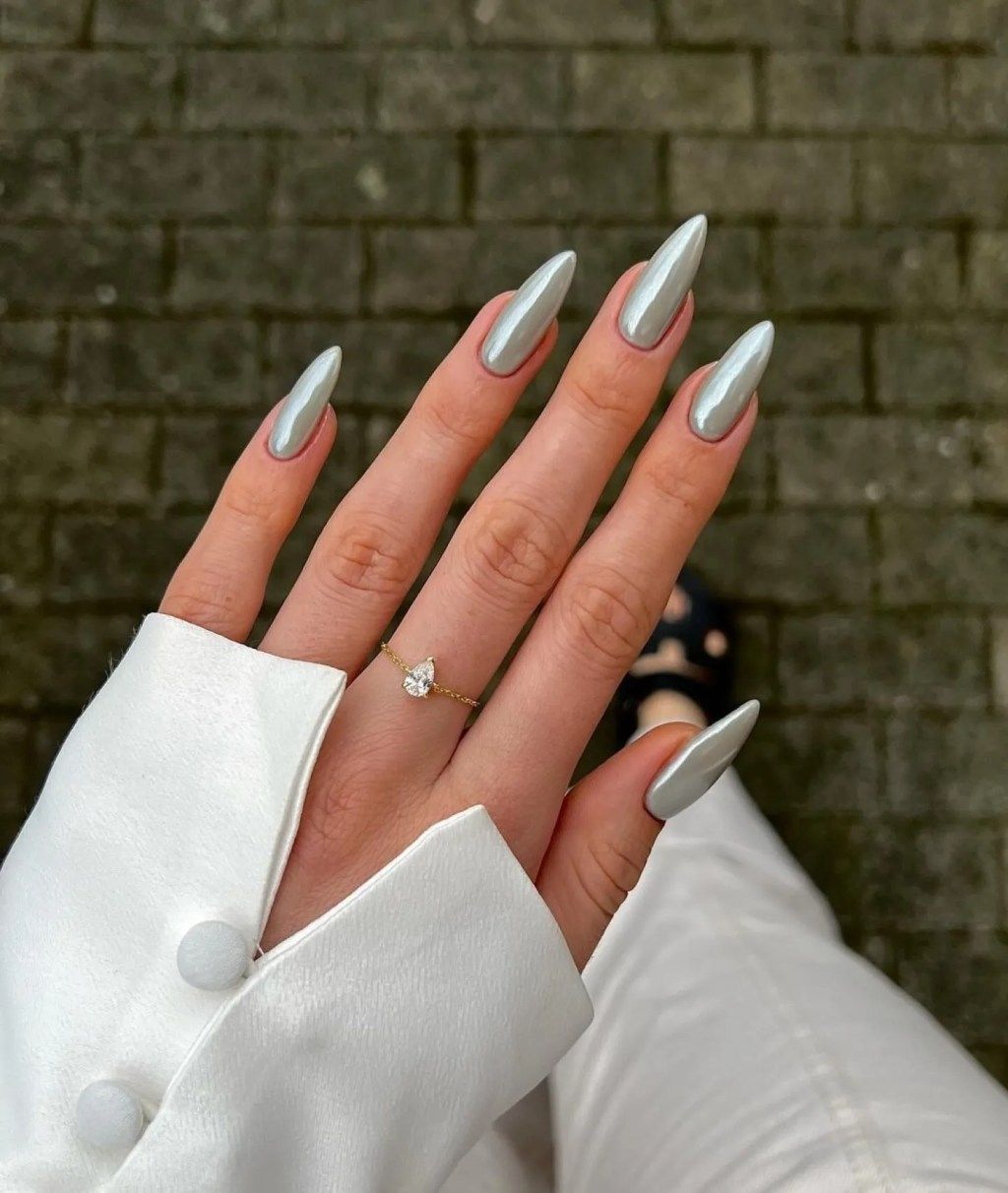 High-Shine Chrome Visual Idea High-Shine Chrome Visual Idea — Dark Chrome Nails 2027