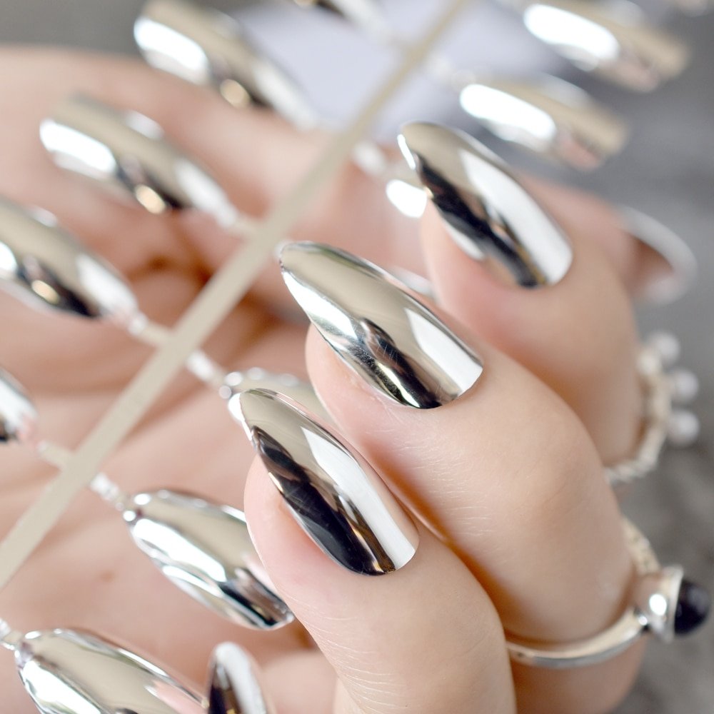 Full Nail Short Stiletto Mirror Chrome Nails Full Nail Short Stiletto Mirror Chrome Nails — Silver Nails 2027