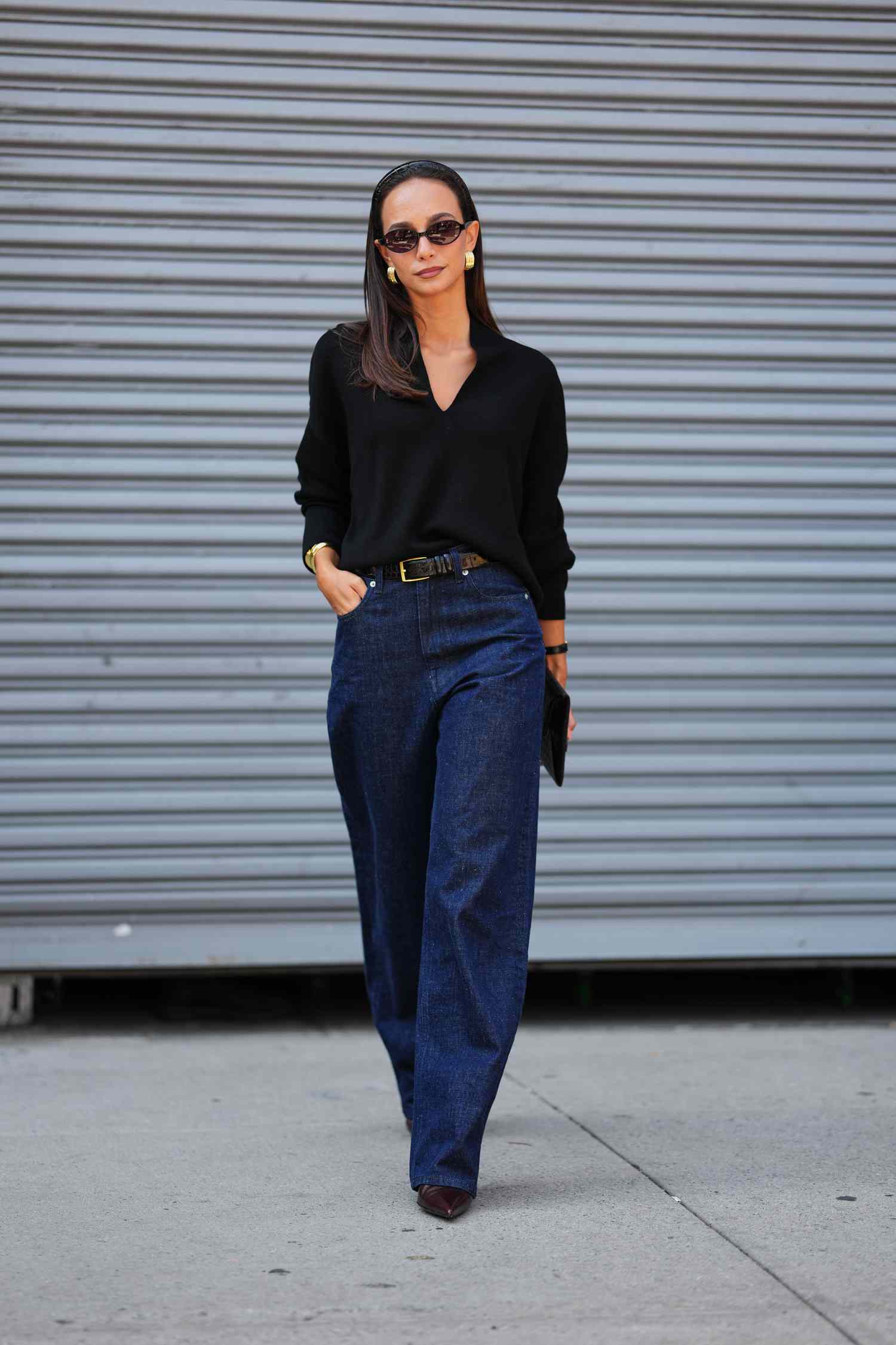 Casual Chic: Black Sweater and Wide-Leg Jeans with a Subtle Headband — Headband Outfits 2027