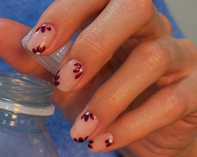 Short Oval with Dark Red and White Florals Short Oval with Dark Red and White Florals — Professional Nails 2027