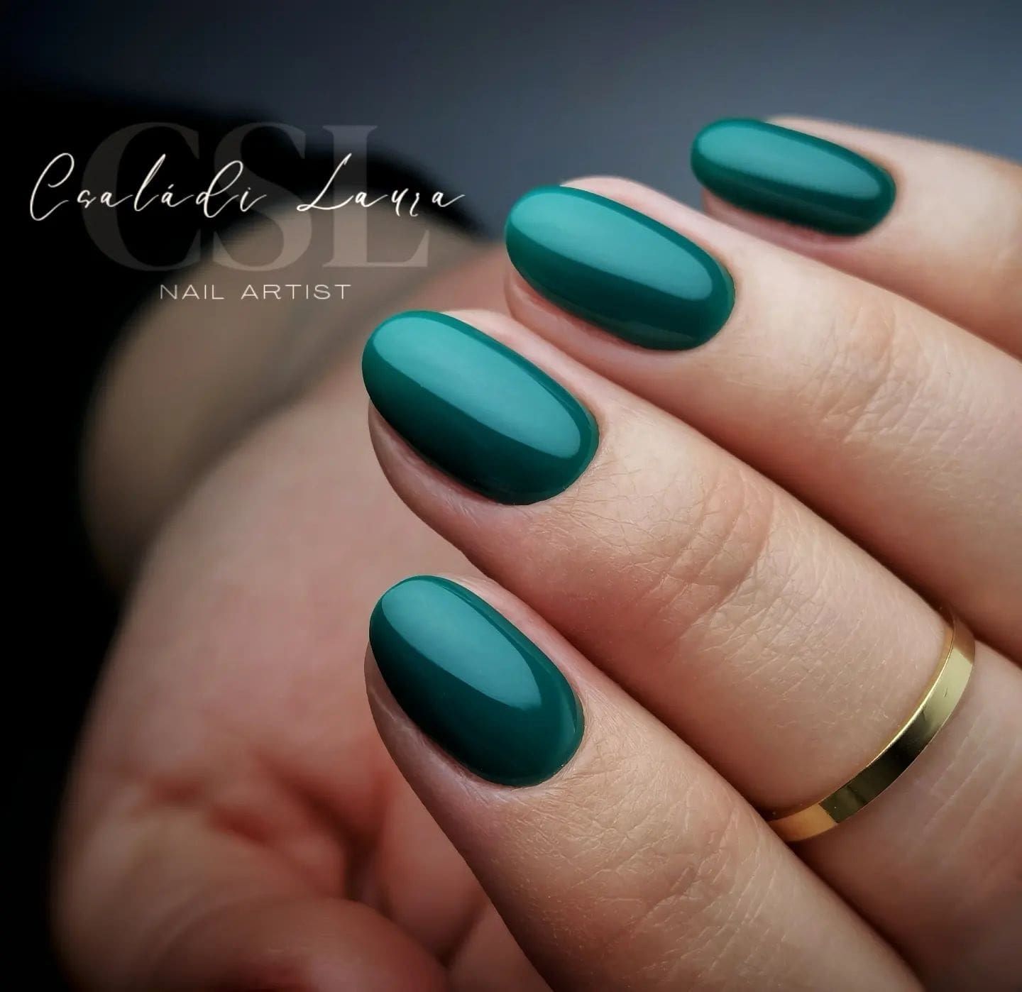 Classic Deep Emerald Glossy Ovals Classic Deep Emerald Glossy Ovals — Emerald Prom Nails 2027