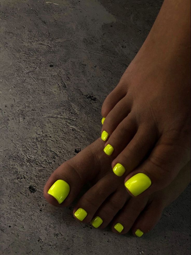 Solid Neon Yellow Matte Toes Solid Neon Yellow Matte Toes — Neon Toe Nails 2027