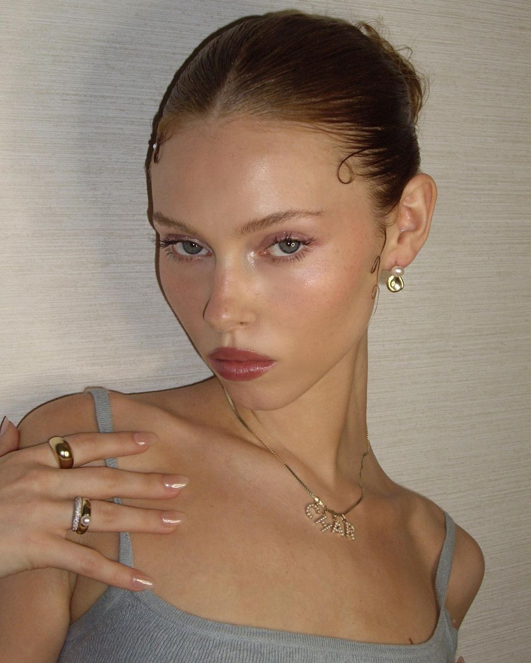 Slicked Bun With Face-Framing Tendrils Slicked Bun With Face-Framing Tendrils — Slicked Back Bun 2027