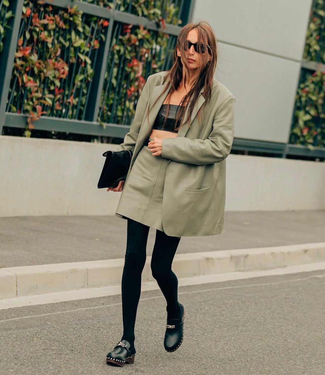Olive Green Mini Skirt Outfit with Oversized Blazer and Black Loafers Olive Green Mini Skirt Outfit with Oversized Blazer and Black Loafers — Olive Green Mini Skirt Outfits 2027
