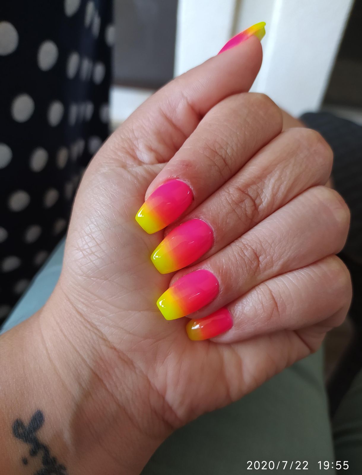One Hand Close-Up Short Neon Pink Yellow Ombre Coffin One Hand Close-Up Short Neon Pink Yellow Ombre Coffin — Neon Ombre Nails 2027