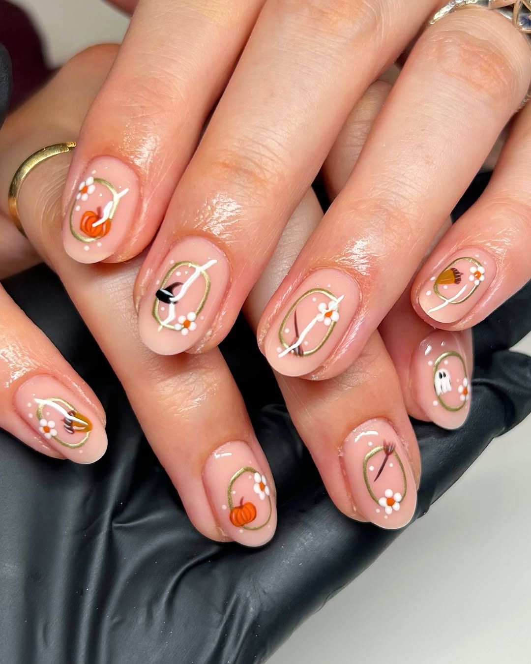 Nude Oval with Fall Motif Frames Nude Oval with Fall Motif Frames — Short Fall Nails 2026