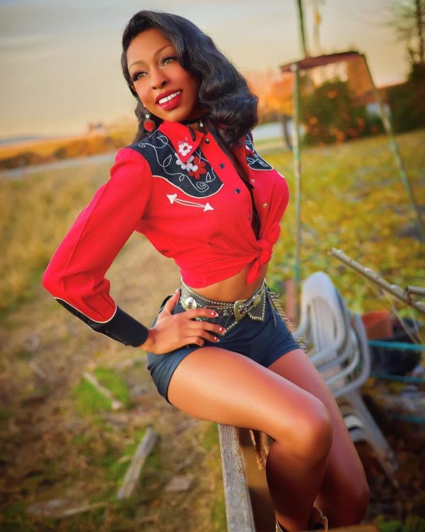 Western-Style Shirt Tied Over High-Waisted Shorts Western-Style Shirt Tied Over High-Waisted Shorts — Pin Up Outfits 2027