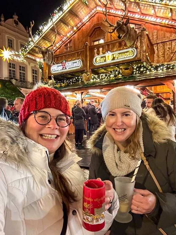Coordinated Puffer Jacket and Scarf for a Casual Market Meetup — Christmas Market Outfits 2026